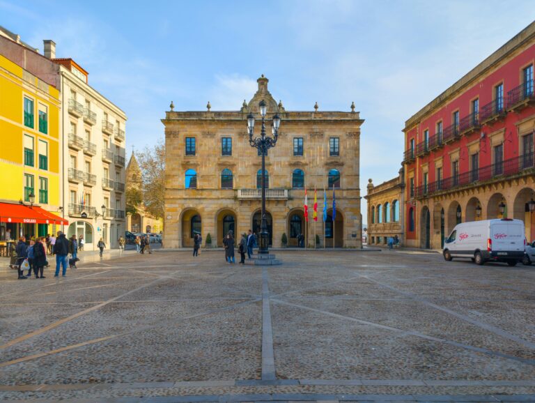 Fachada del Ayuntamiento de Gijón, ejemplo de entidad local ante el reto de implantar la Carrera Profesional Horizontal (CPH)