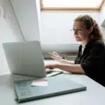 Encuestas vs. Software de evaluación: ¿Qué funciona de verdad ahora mismo?