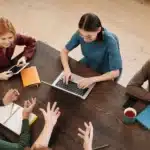 Cómo elegir un software de RRHH certificado en ISO 27001:2022: checklist para responsables de RRHH